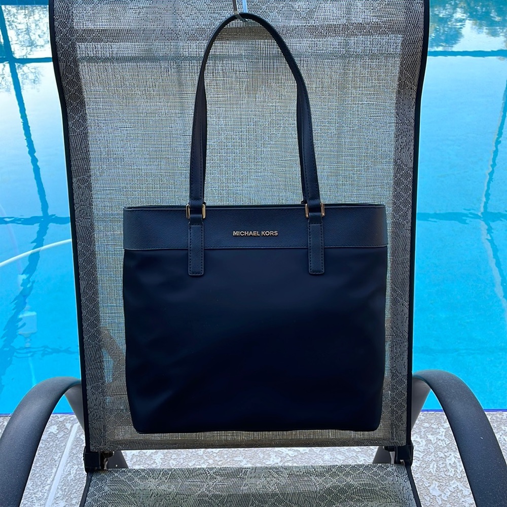 ❣️ NWT Michael Kors NEVER USED Nylon tote ❣️